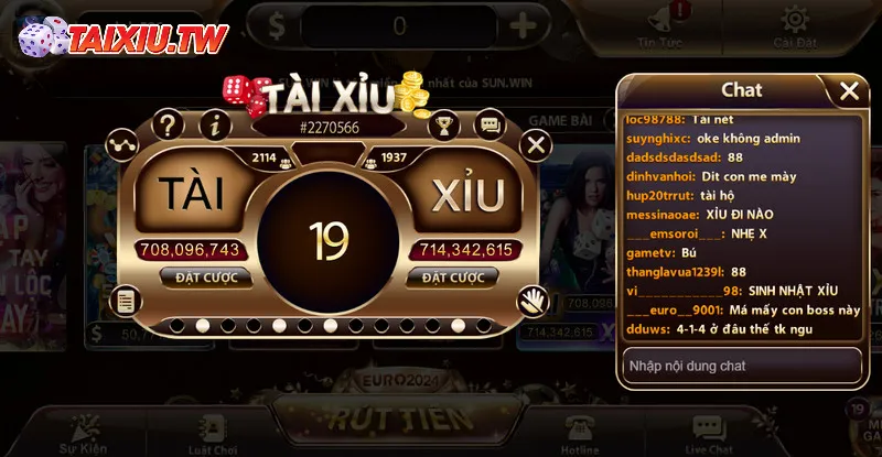 Giao diện và hộp chat trong game Tài xỉu SunWin